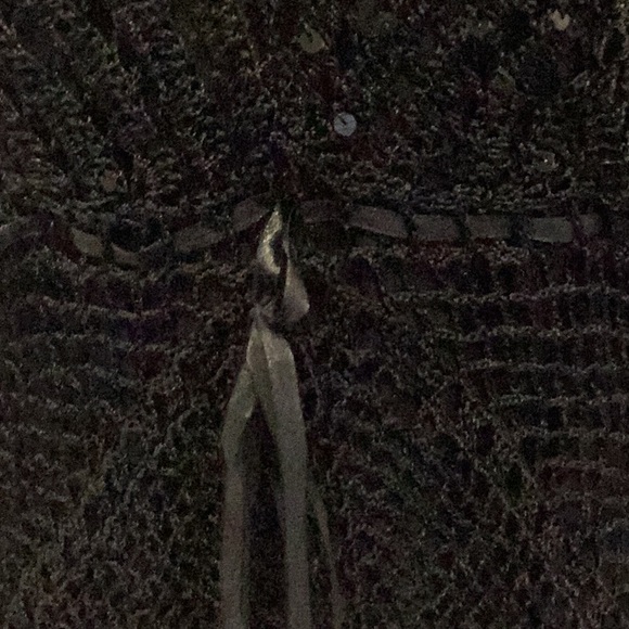 Cool Attitudes Black V-Neck Sleeveless Top - Picture 4 of 9